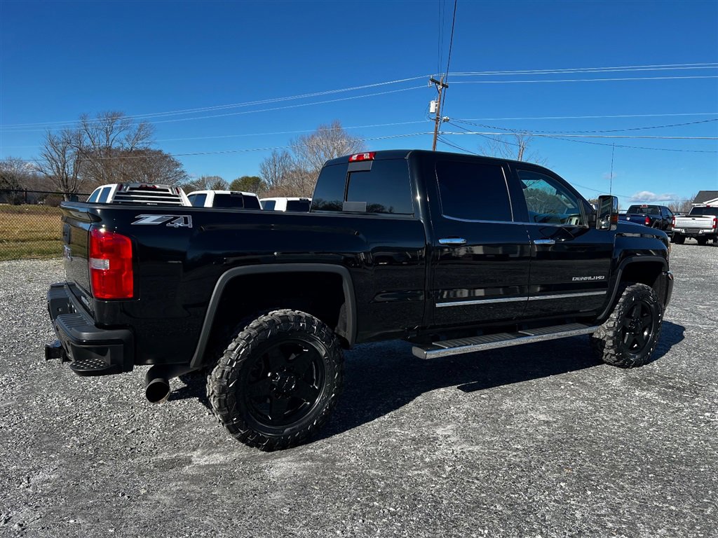 Used 2015 GMC Sierra 2500 Denali w/ Duramax Plus Package image 8