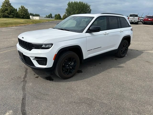 Used 2024 Jeep Grand Cherokee Altitude AWD/4WD image 6