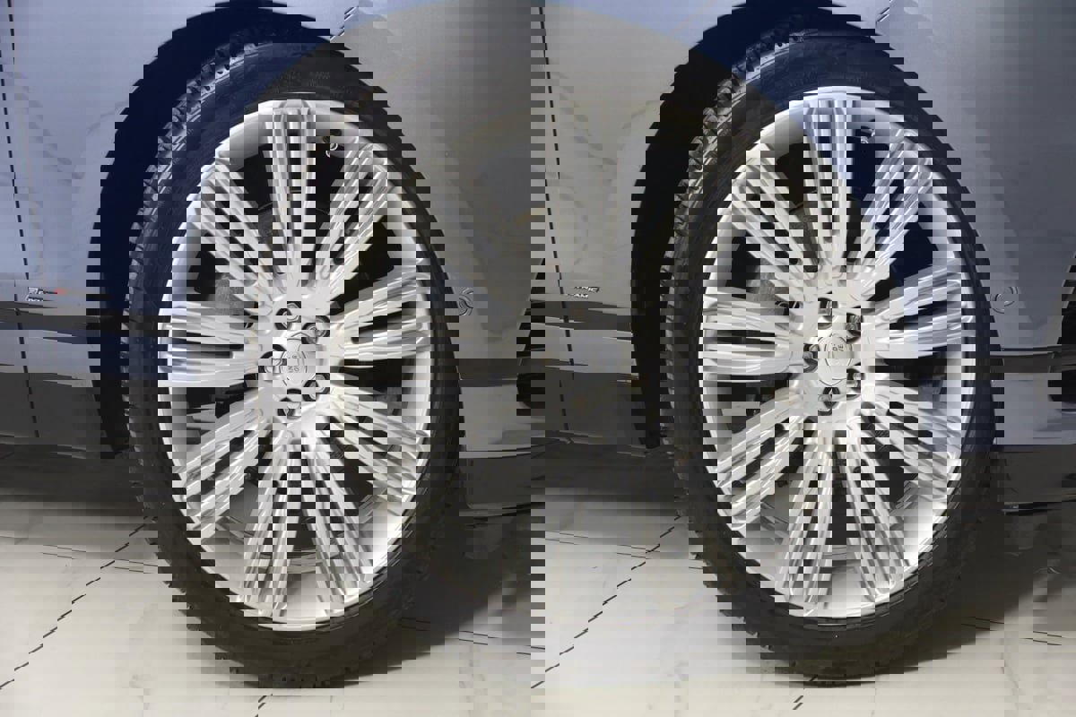 Used 2021 Land Rover Range Rover Velar R-Dynamic S image 15