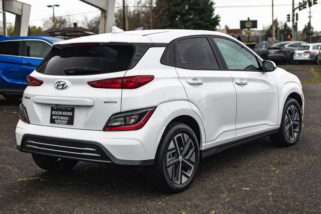 Used 2023 Hyundai Kona SE w/ Cargo Package image 9