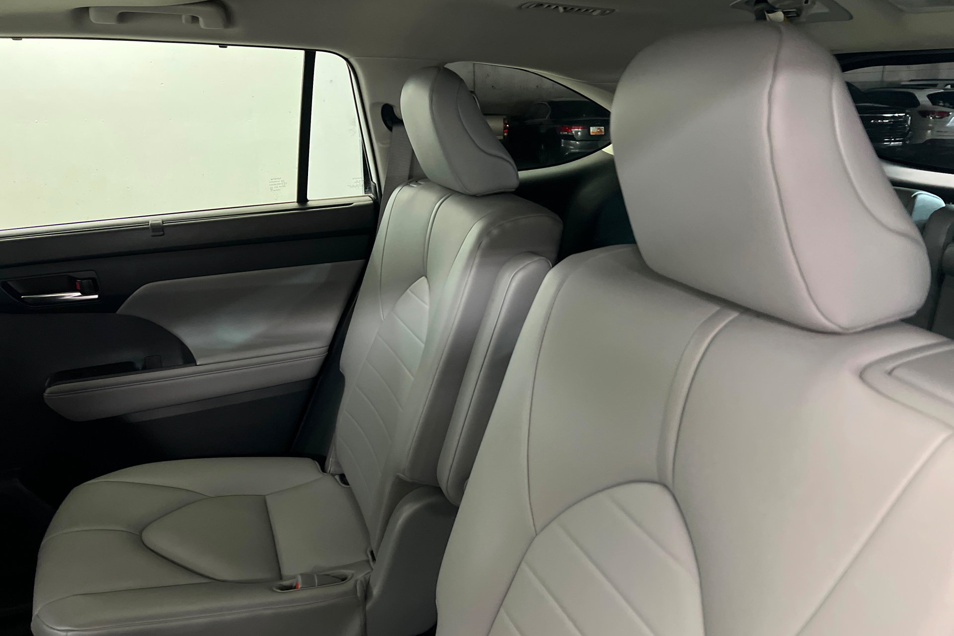 Used 2021 Toyota Highlander XLE AWD/4WD image 21