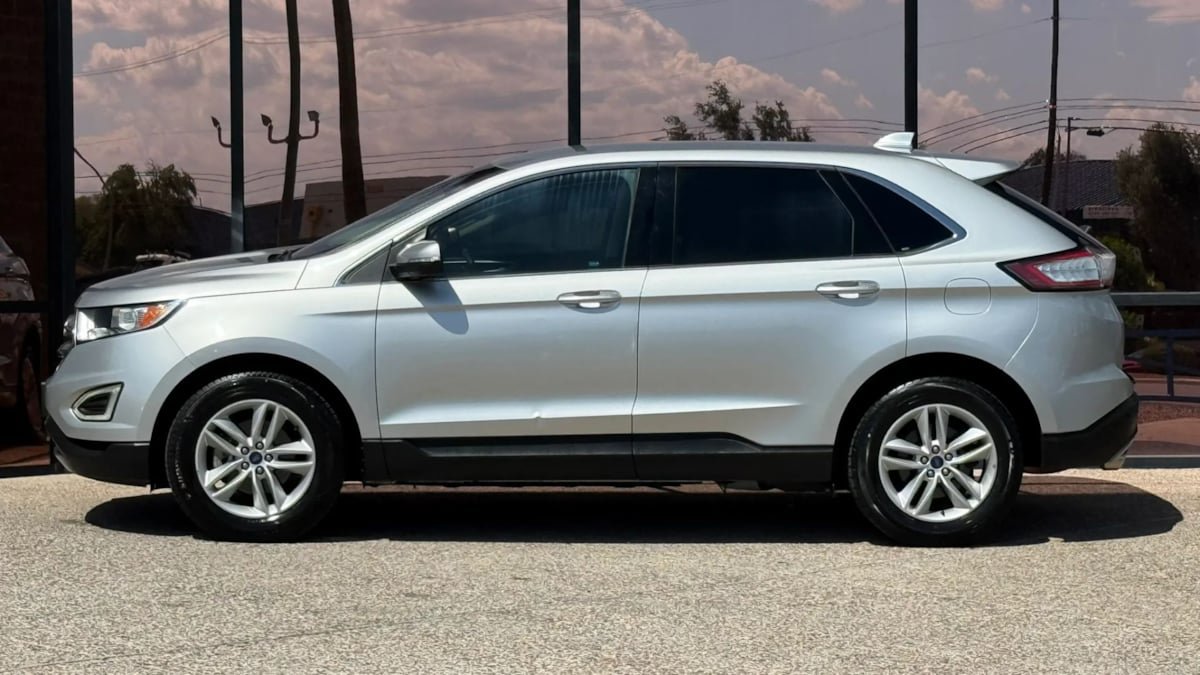 Used 2017 Ford Edge SEL w/ Equipment Group 201A FWD image 4