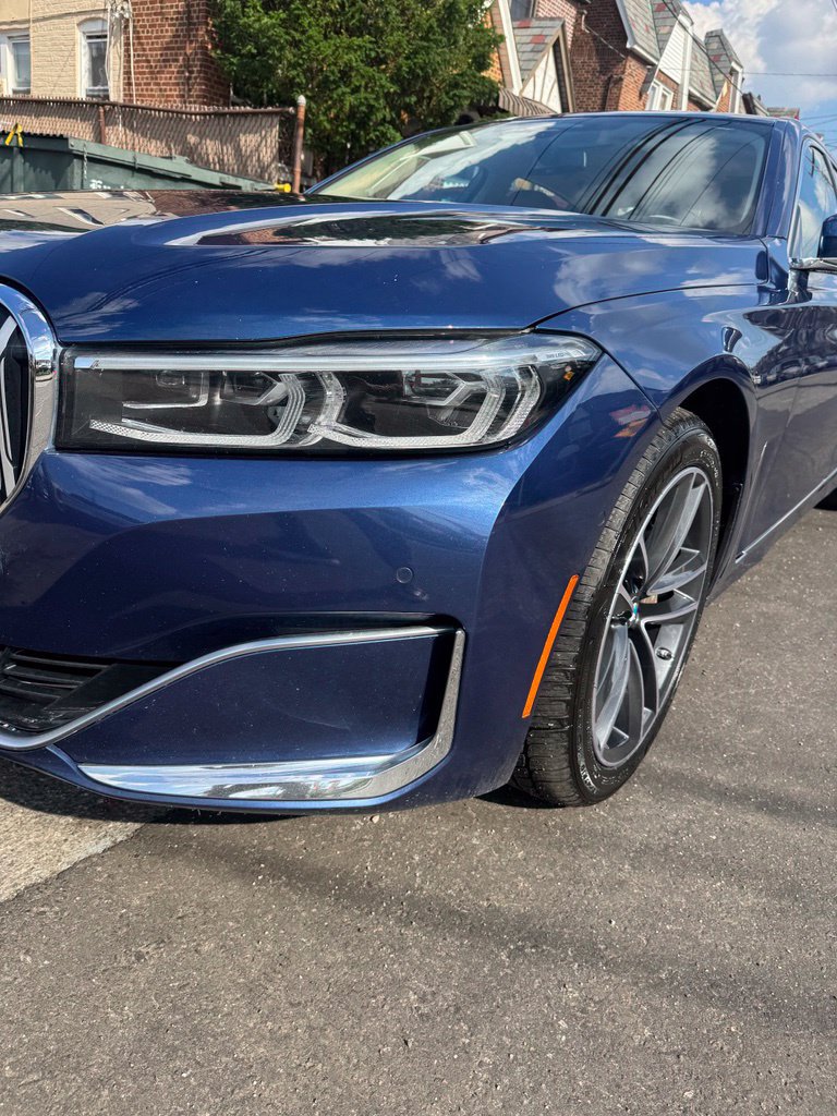 Used 2022 BMW 750i xDrive w/ Executive Package AWD/4WD image 3