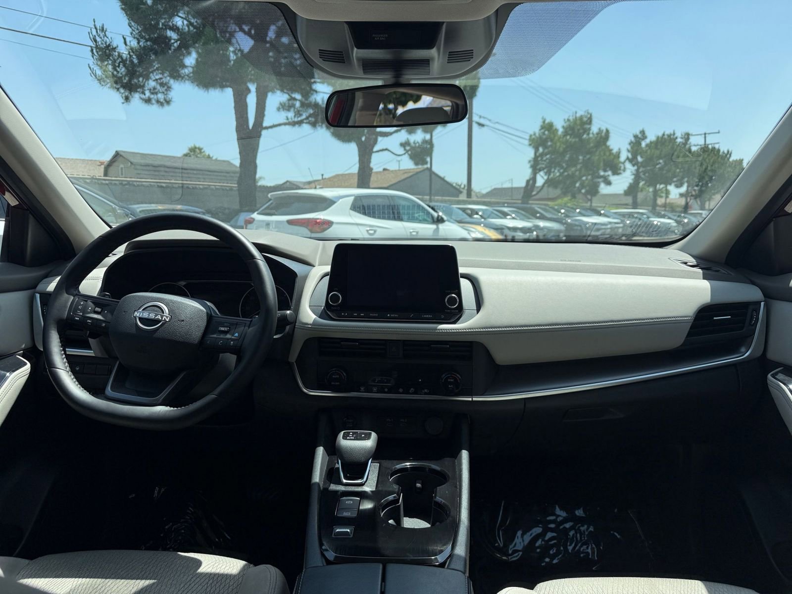 Used 2025 Nissan Rogue SV FWD image 31
