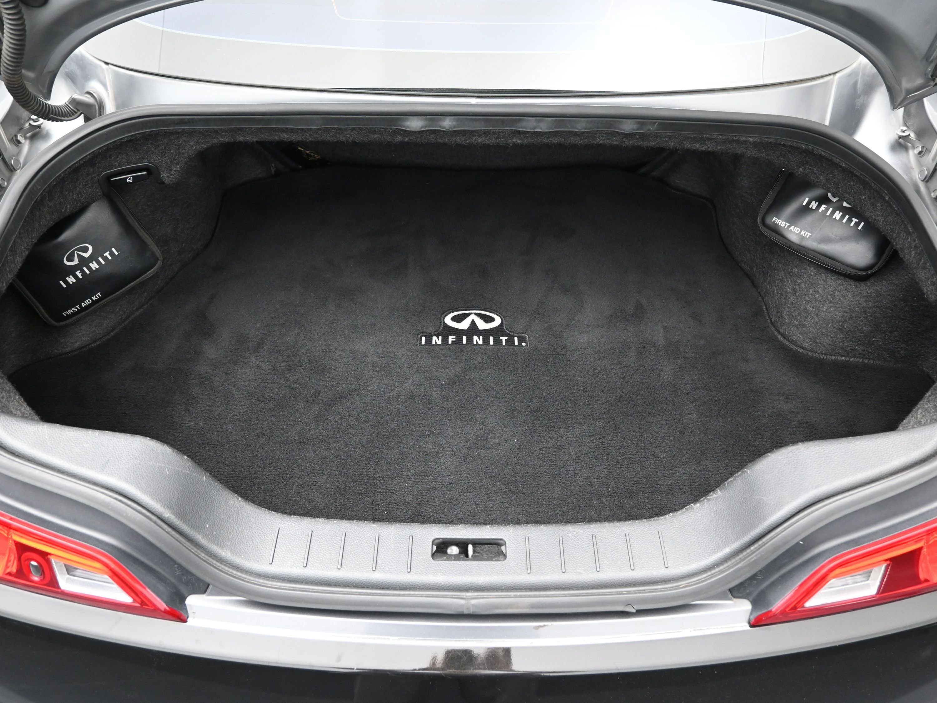 Used 2010 INFINITI G37 Journey w/ Premium Pkg image 8