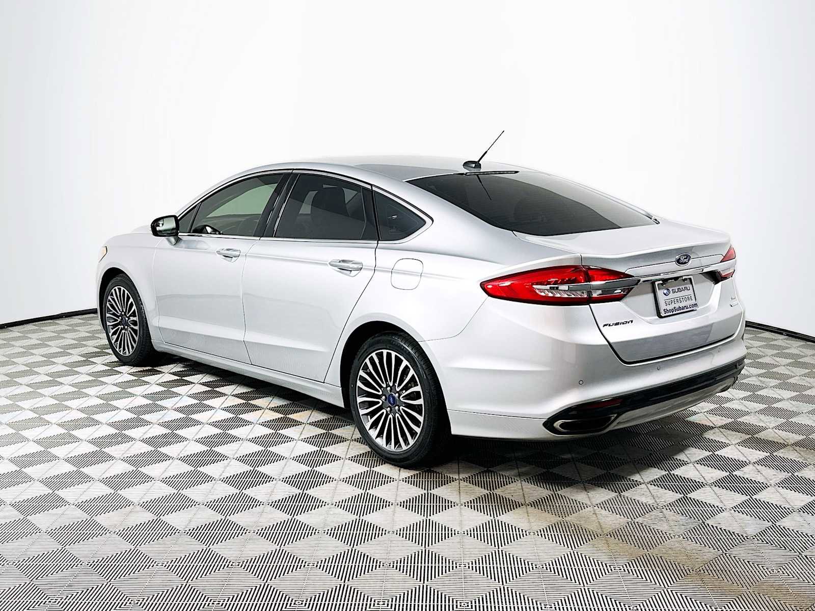 Used 2017 Ford Fusion SE w/ Fusion SE Technology Package image 5