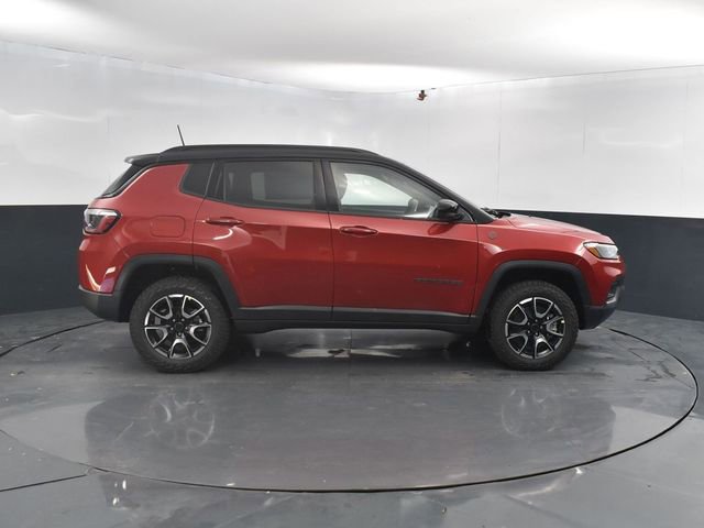 New 2026 Jeep Compass Trailhawk w/ Sun, Sound & Navigation Group AWD/4WD image 10