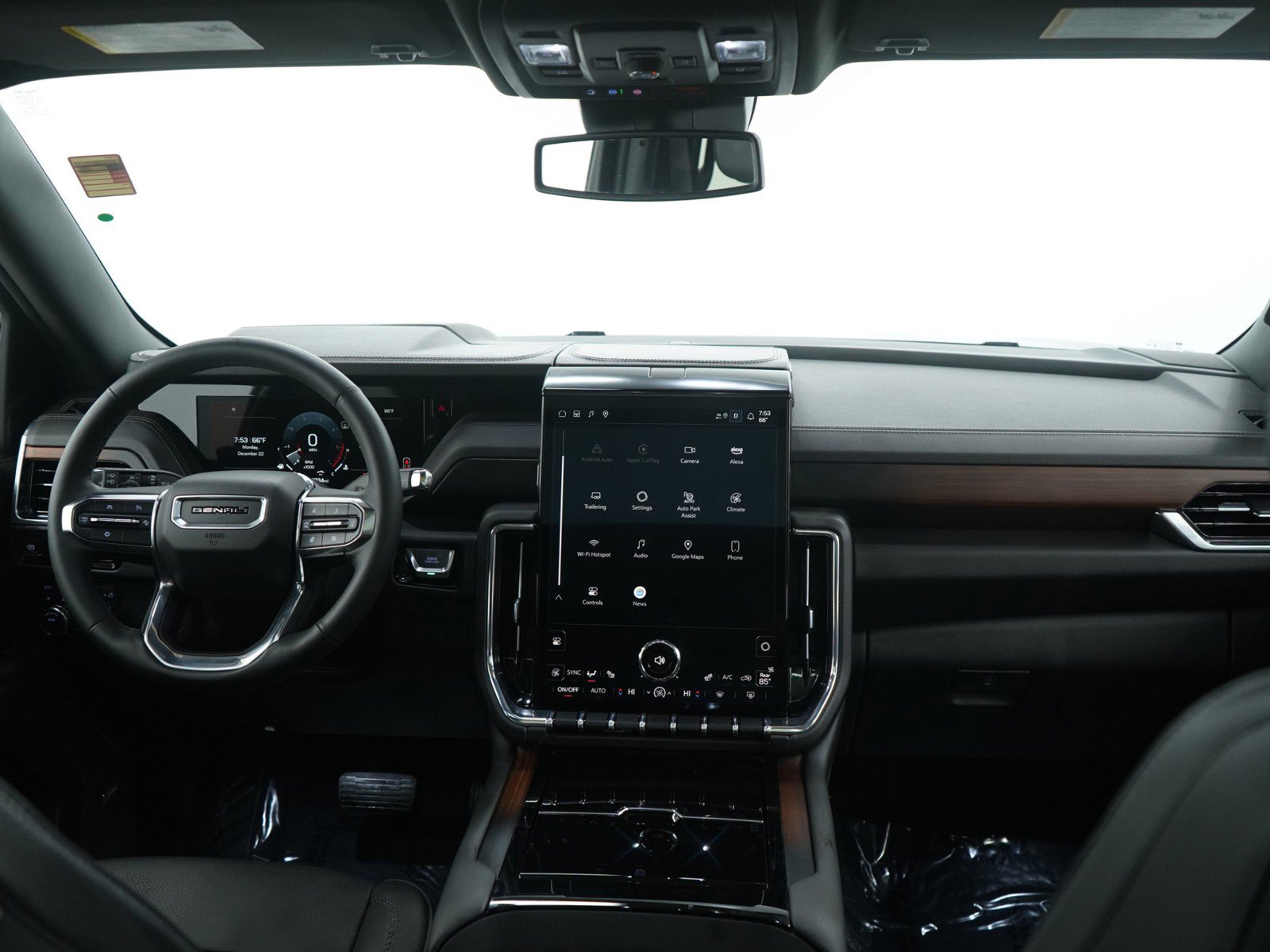 Used 2025 GMC Yukon Denali w/ Sun & Power Step Package image 14