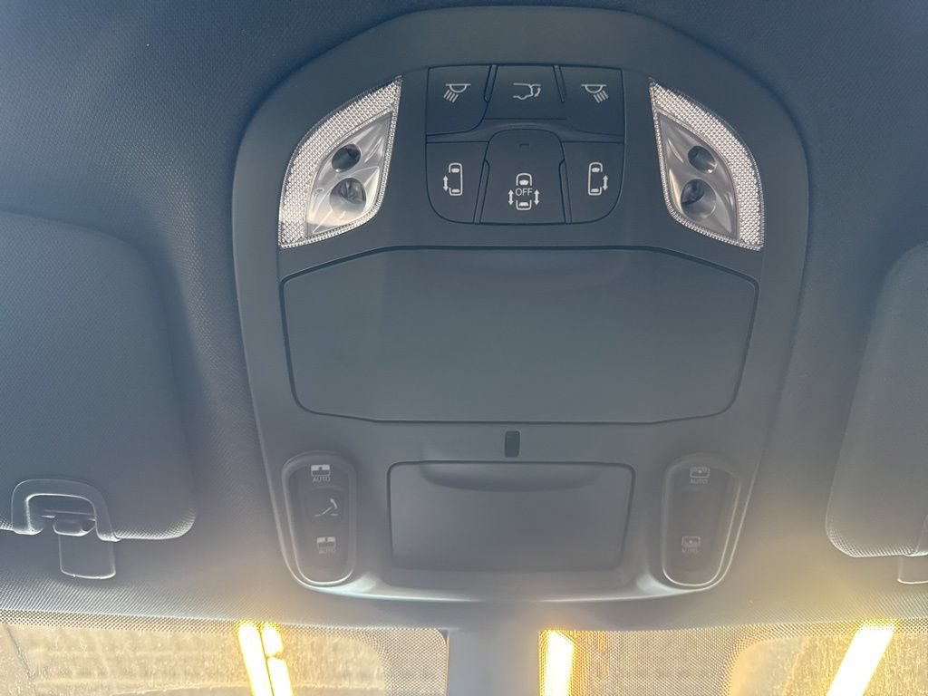 New 2026 Chrysler Pacifica Select FWD image 35