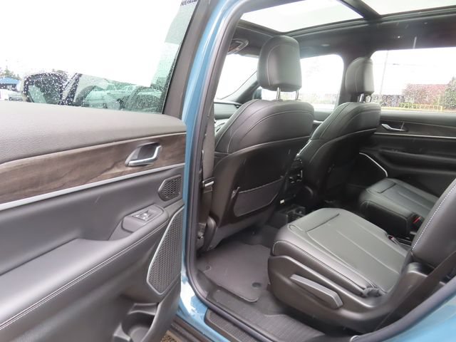 New 2026 Jeep Grand Cherokee L Limited w/ Limited Altitude Package AWD/4WD image 21