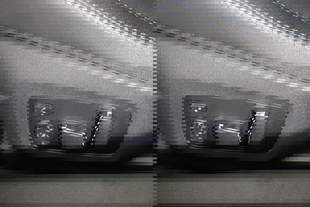 Used 2024 BMW M2 w/ Lighting Package image 24