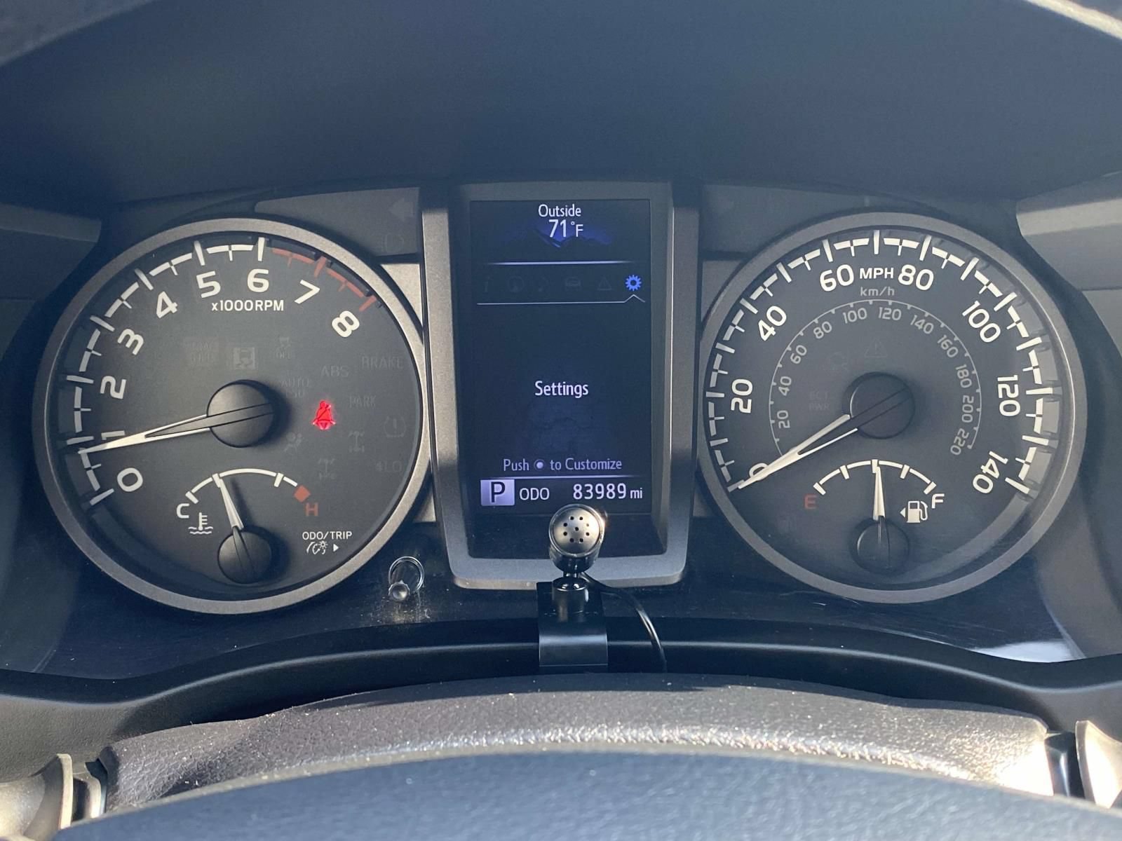 Used 2017 Toyota Tacoma TRD Sport AWD/4WD image 38