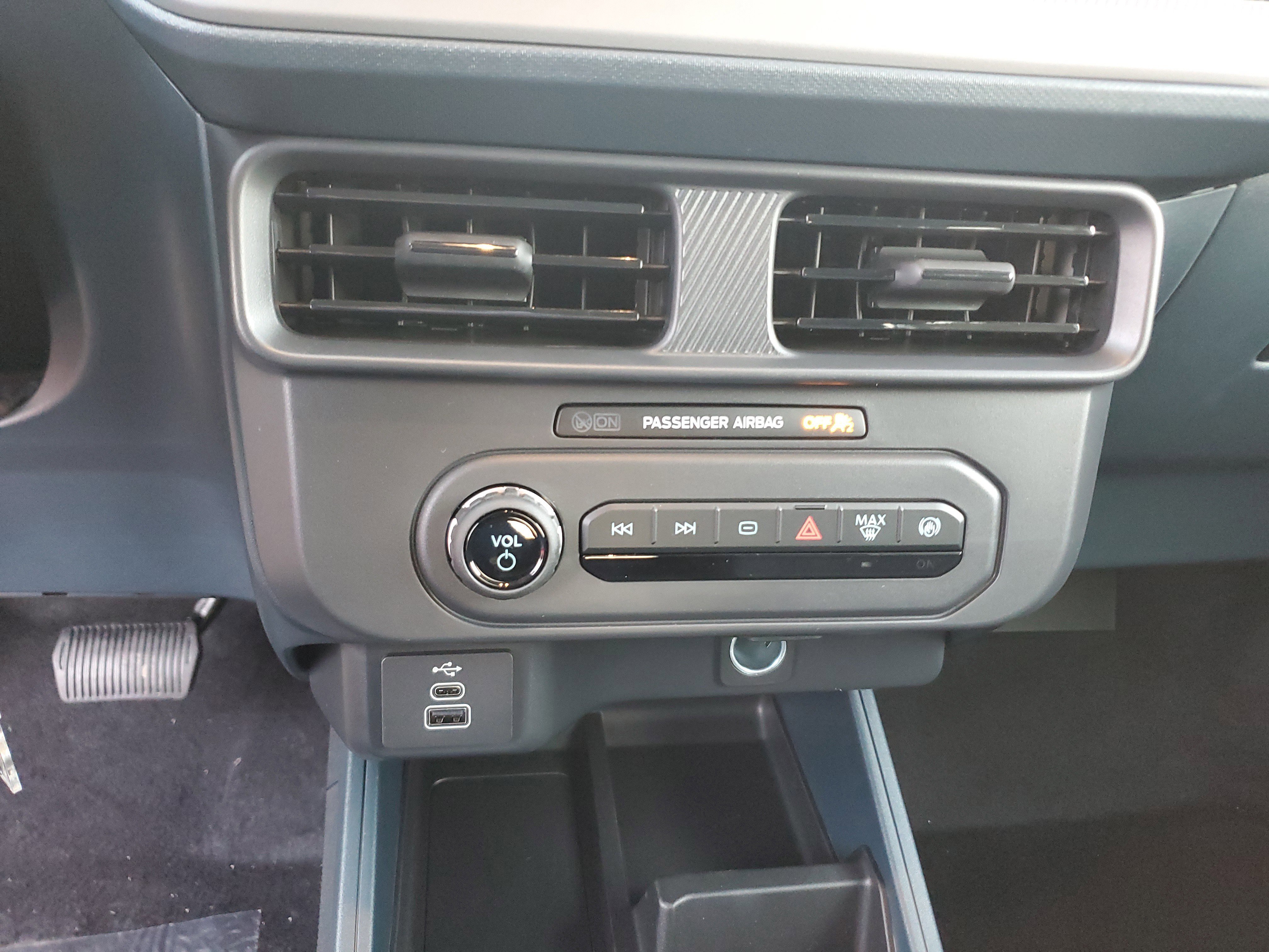 New 2025 Ford Maverick XL w/ Equipment Group 102A image 17