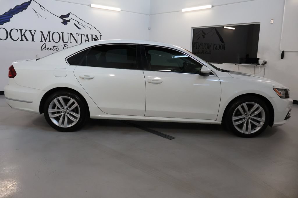 Used 2018 Volkswagen Passat 2.0T SE FWD image 8