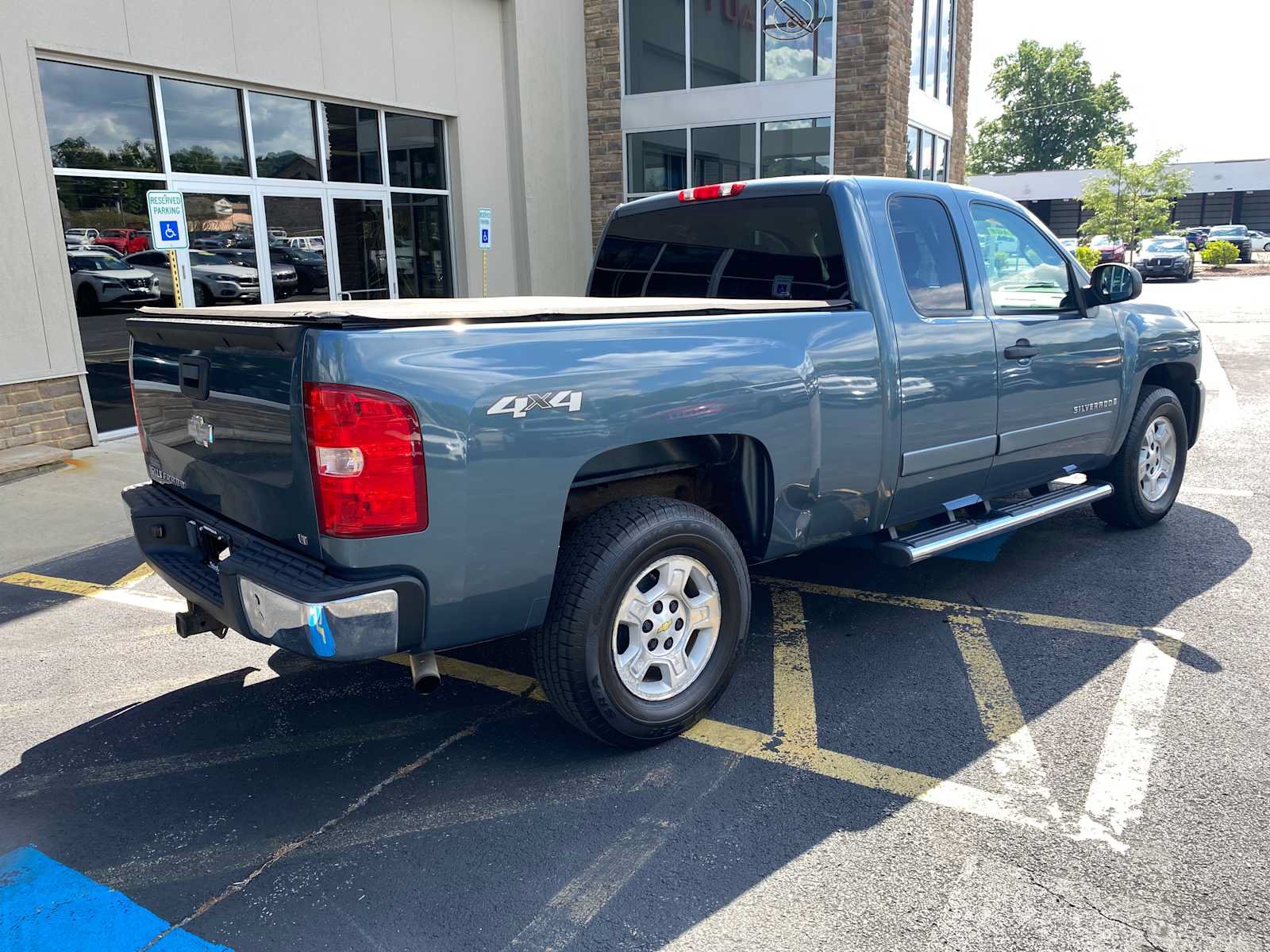 Used 2008 Chevrolet Silverado 1500 LT w/ Power Pack Plus AWD/4WD image 4