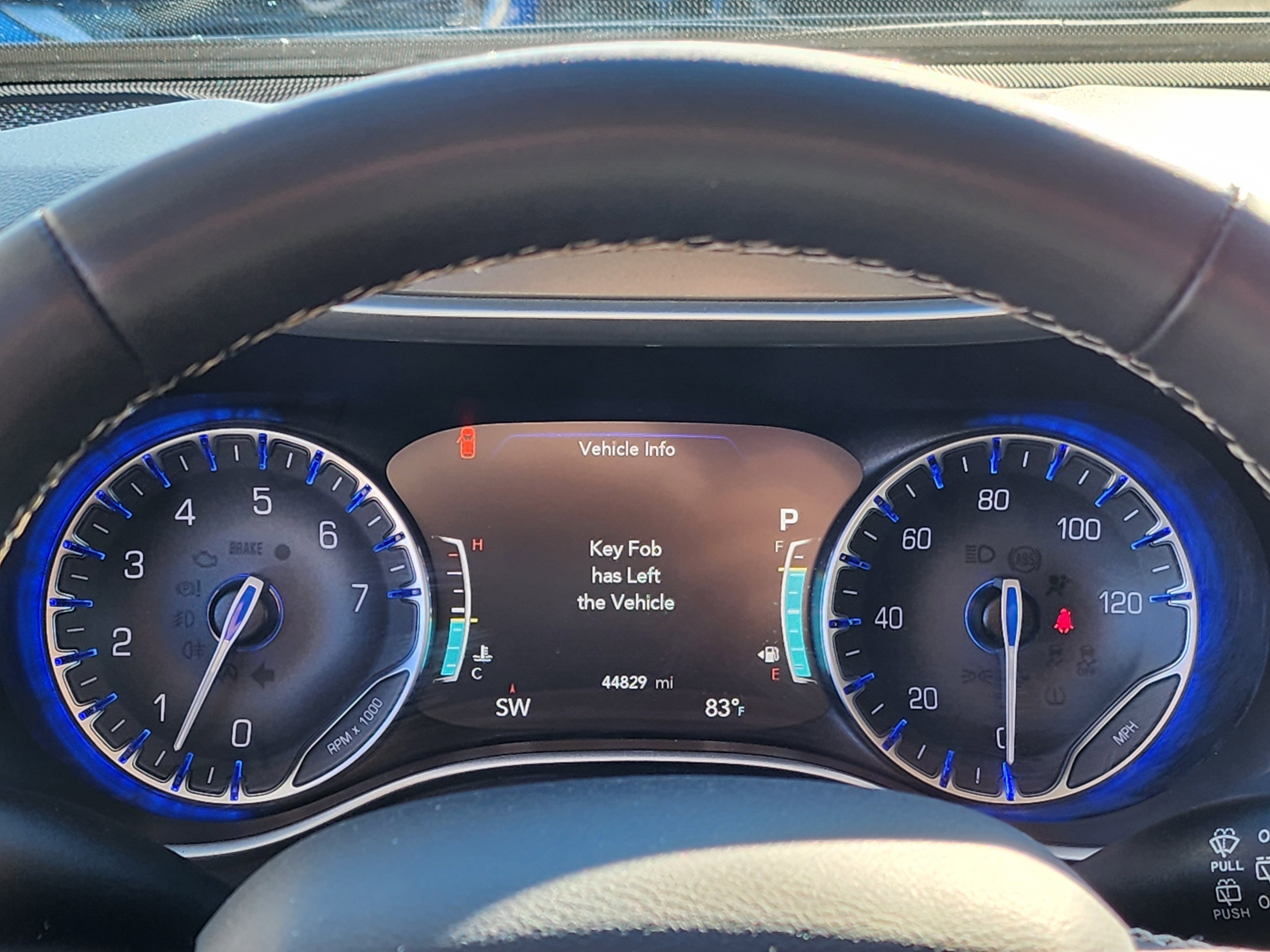 Used 2023 Chrysler Pacifica Touring-L image 23