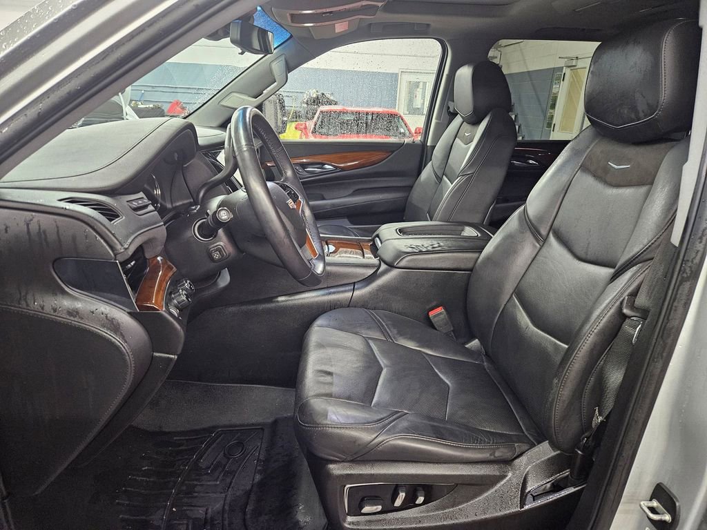 Used 2018 Cadillac Escalade Premium Luxury image 14