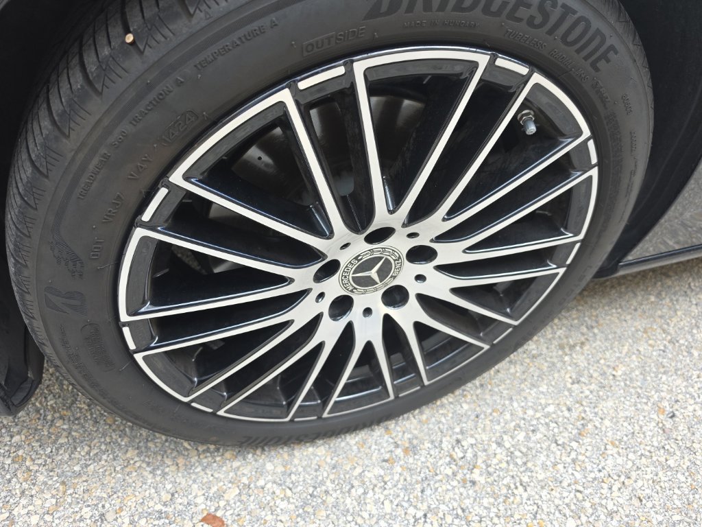 Used 2025 Mercedes-Benz C 300 Sedan image 4