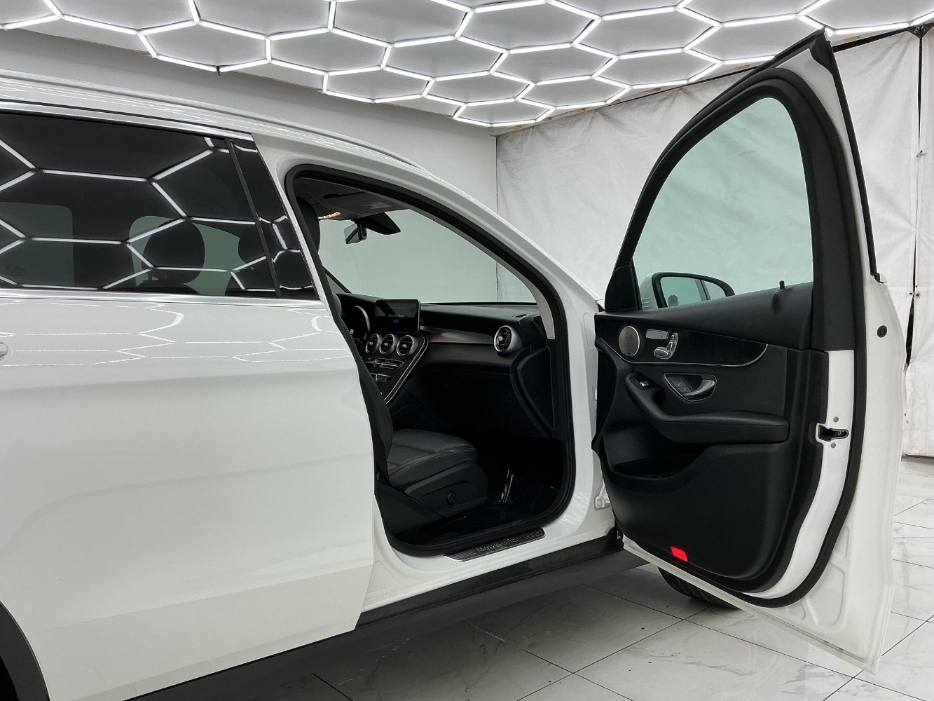 Used 2021 Mercedes-Benz GLC 300 4MATIC image 17