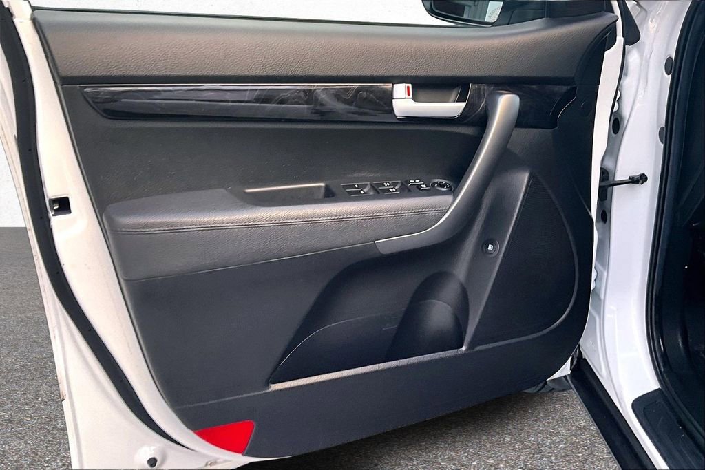 Used 2015 Kia Sorento EX image 19