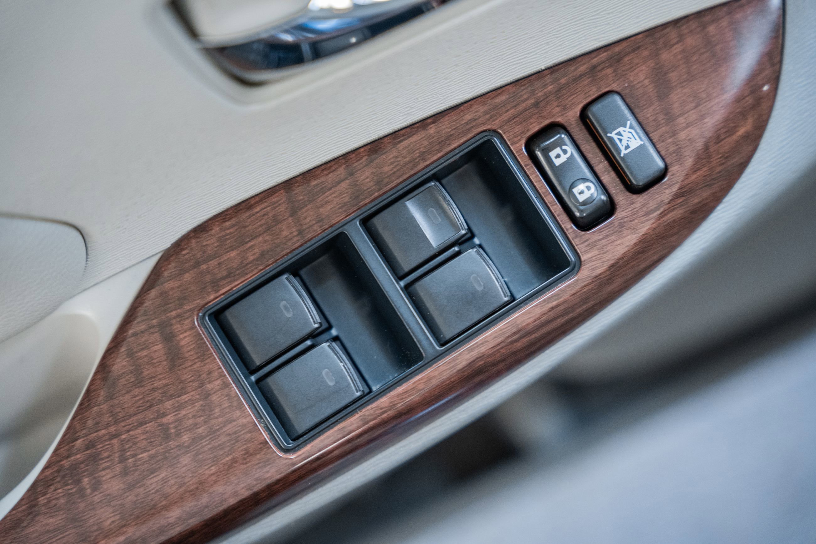 Used 2014 Toyota Sienna Limited image 46