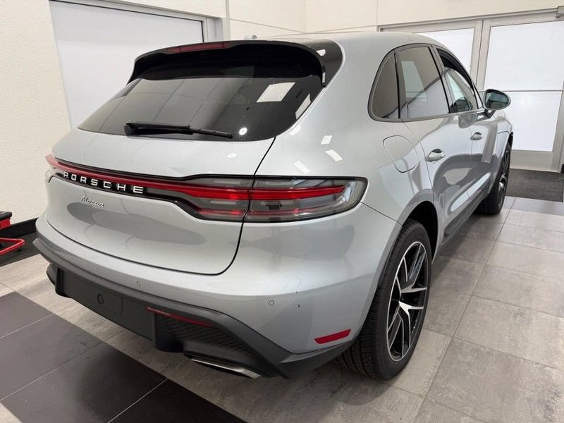 Certified 2025 Porsche Macan AWD/4WD image 7