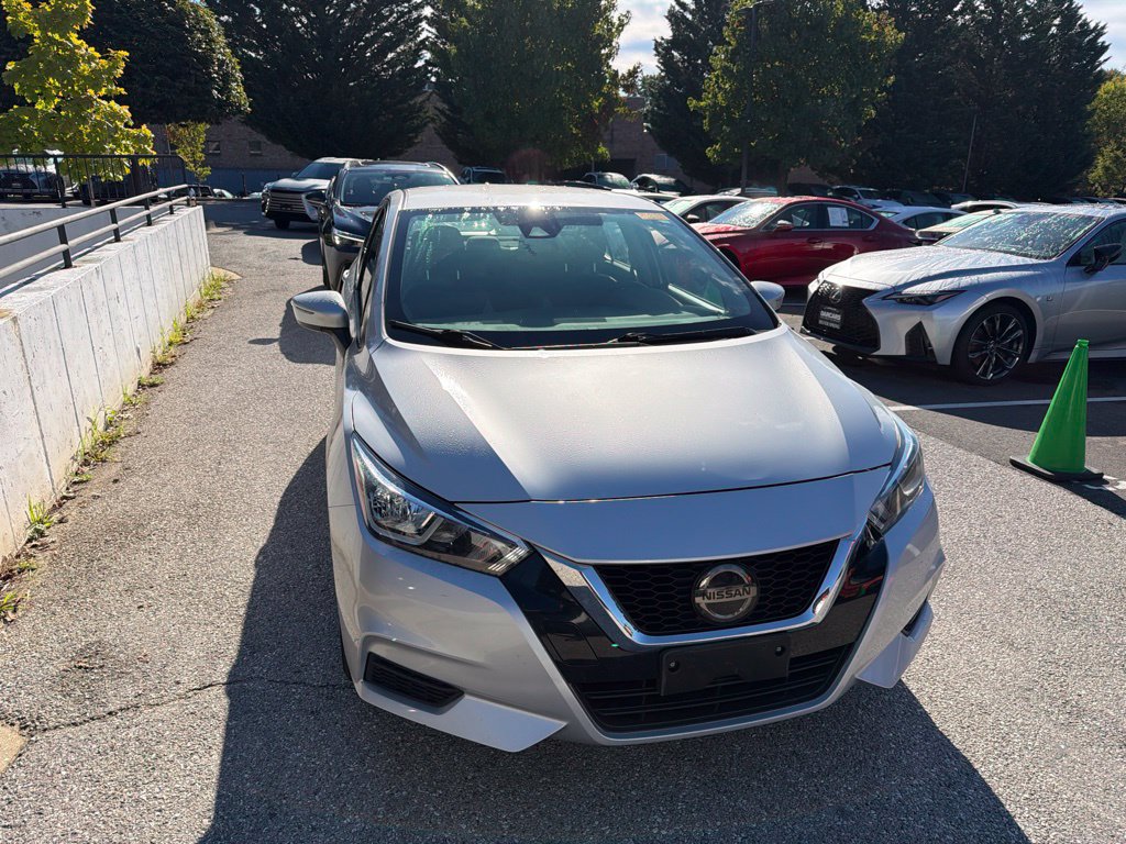 Used 2020 Nissan Versa SV FWD image 4