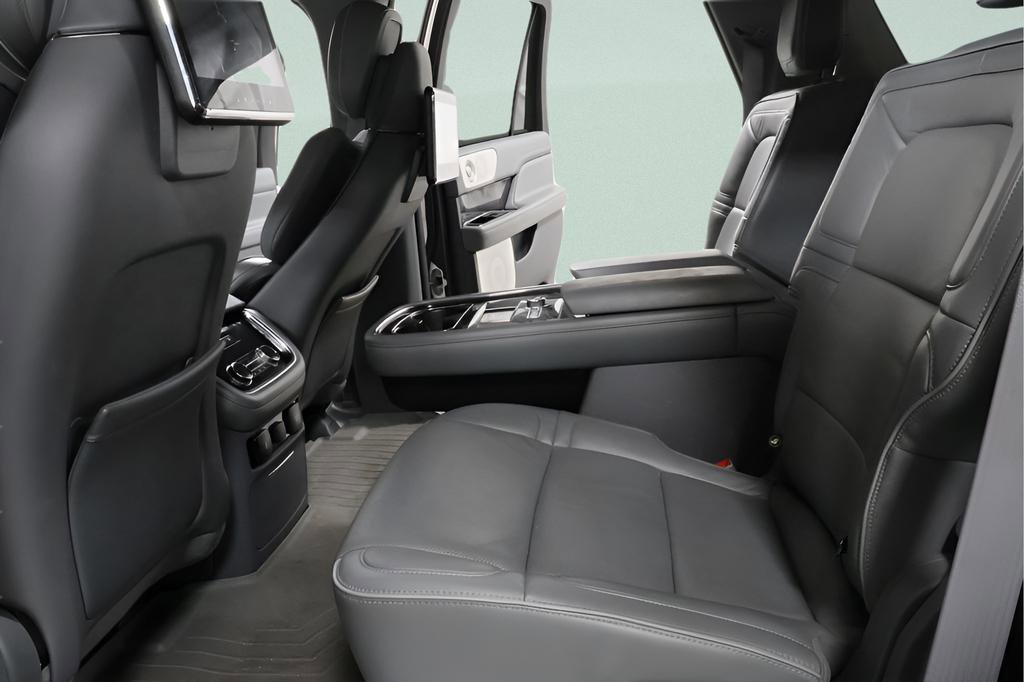 Used 2019 Lincoln Navigator Reserve AWD/4WD image 25