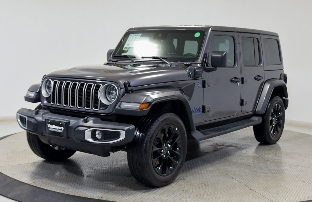 Used 2025 Jeep Wrangler Unlimited Sahara AWD/4WD image 3