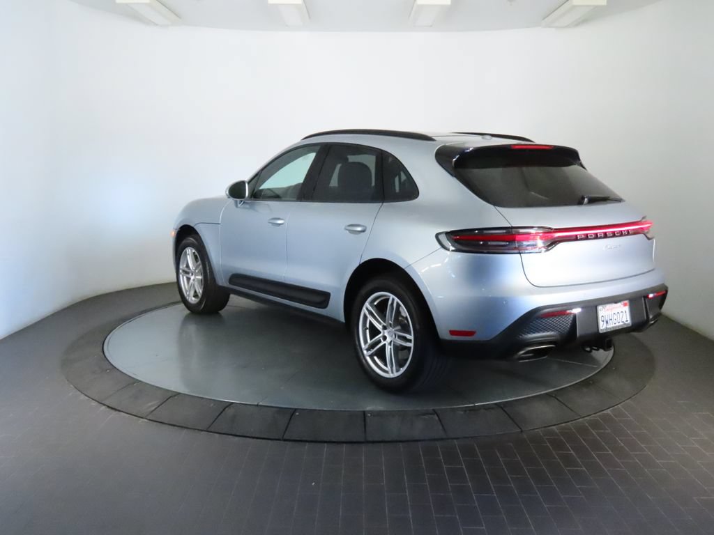 Certified 2026 Porsche Macan AWD/4WD image 3