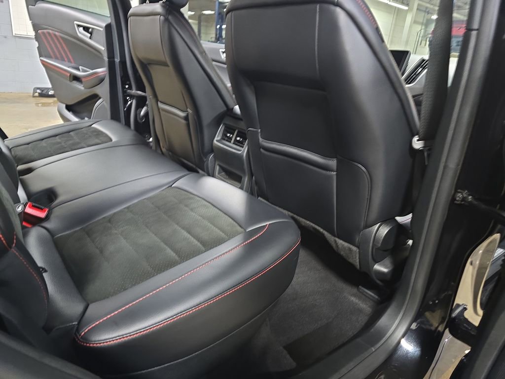 Used 2024 Ford Edge ST-Line image 13