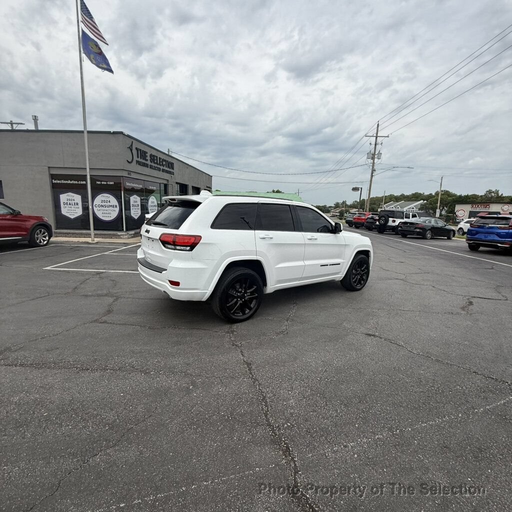 Used 2020 Jeep Grand Cherokee Altitude AWD/4WD image 16