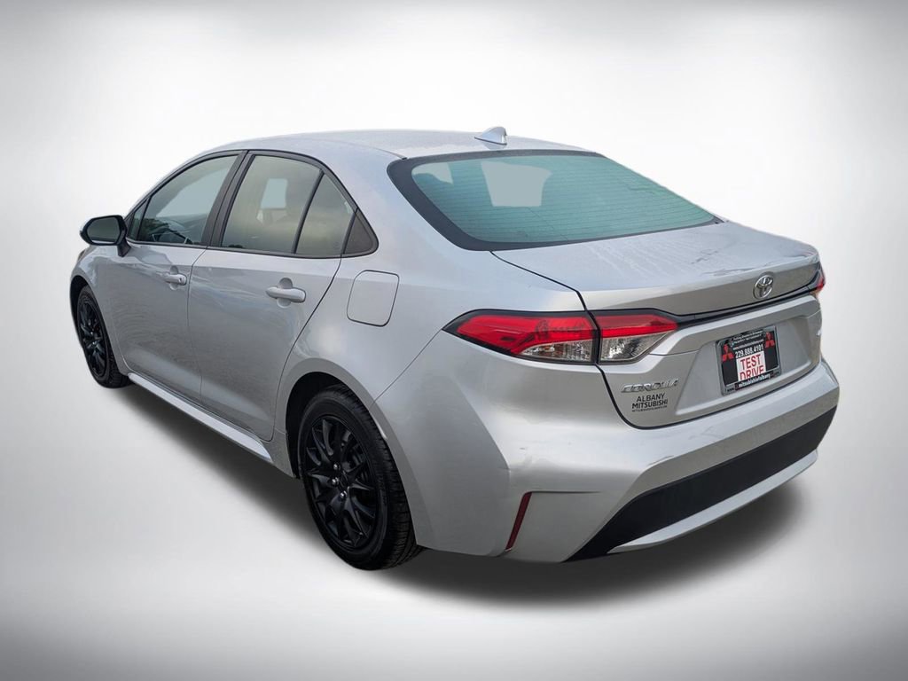 Used 2022 Toyota Corolla LE image 5