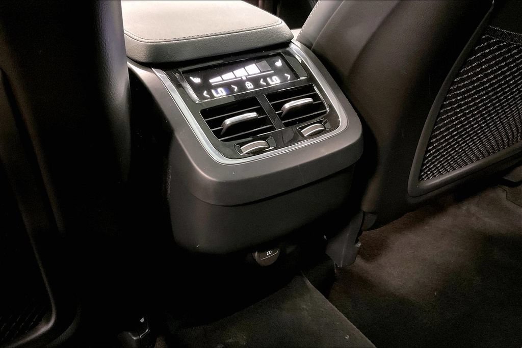 Certified 2023 Volvo XC90 B6 Ultimate w/ Protection Package Premier AWD/4WD image 11