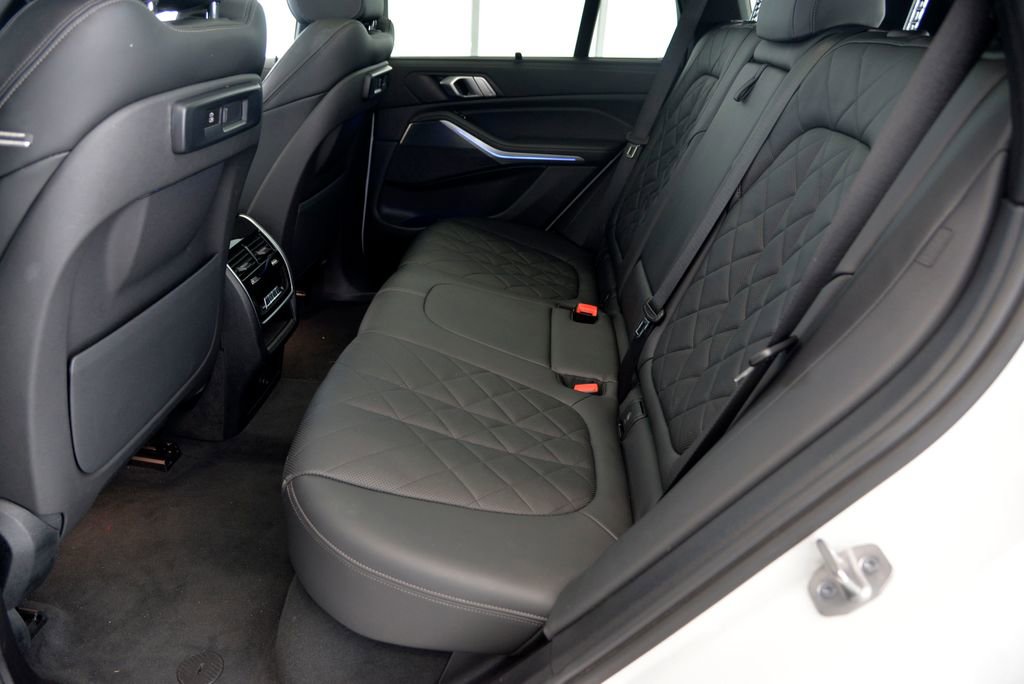 Used 2023 BMW X5 xDrive40i w/ Executive Package image 28