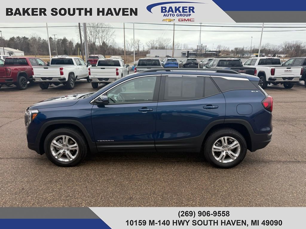 Used 2022 GMC Terrain SLE w/ Driver Convenience Package image 3