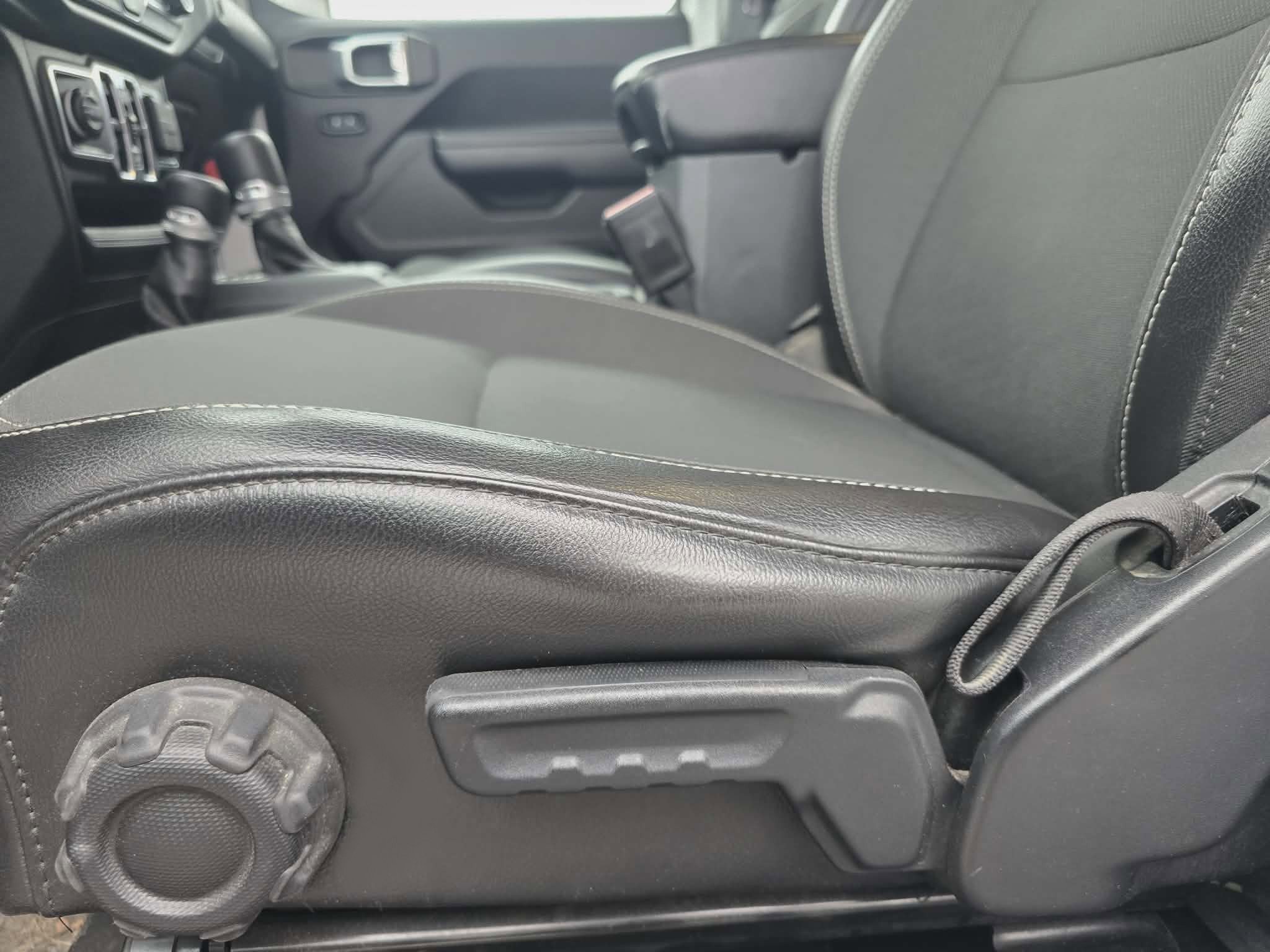 Used 2021 Jeep Gladiator Sport image 12