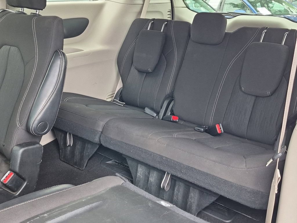 Used 2023 Chrysler Voyager LX FWD image 13