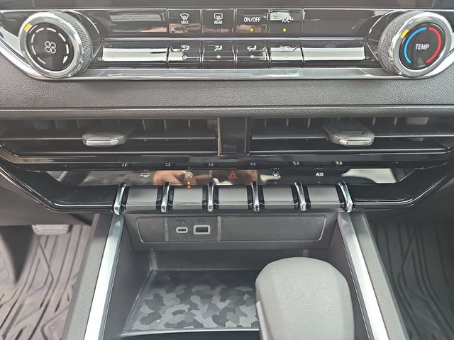 Used 2024 Chevrolet Colorado W/T image 26