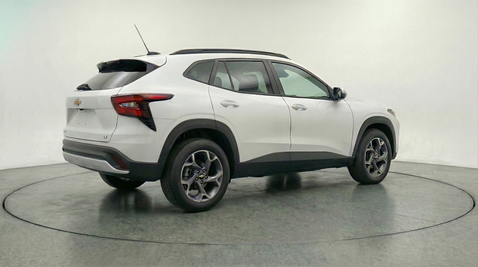 Used 2025 Chevrolet Trax LT image 9