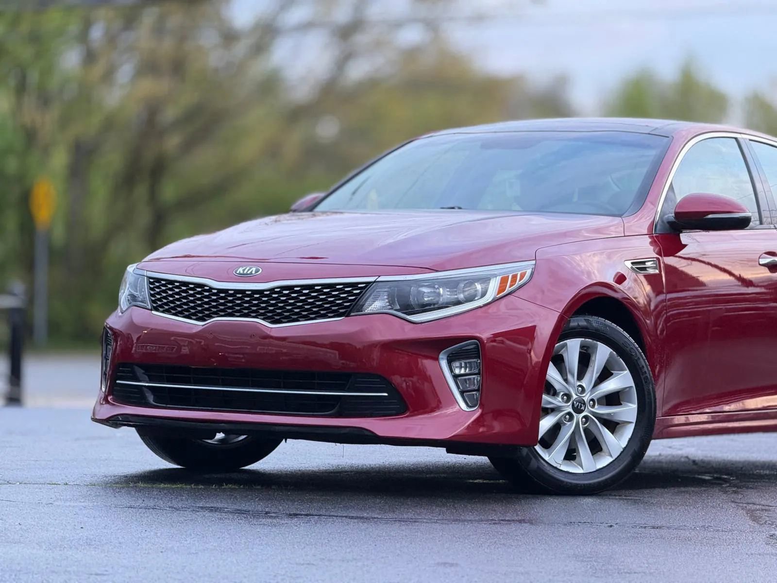 Used 2018 Kia Optima S w/ Panoramic Sunroof Package FWD image 2