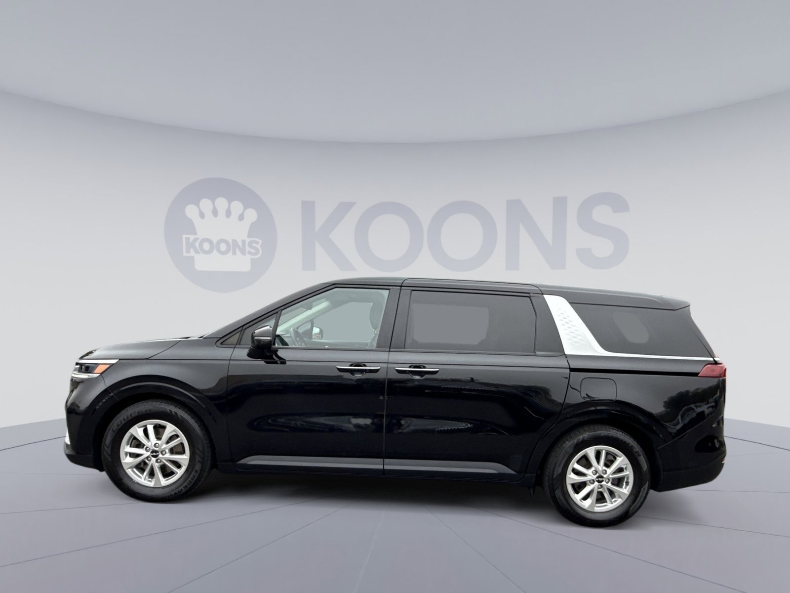 Used 2022 Kia Carnival LX image 2