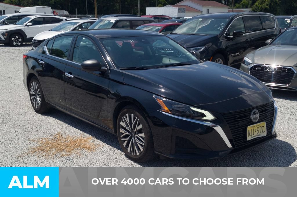 Used 2024 Nissan Altima 2.5 SV FWD image 2