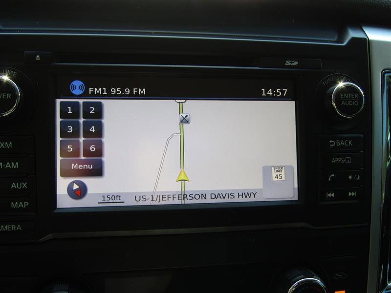 Used 2017 Nissan Titan SV image 18