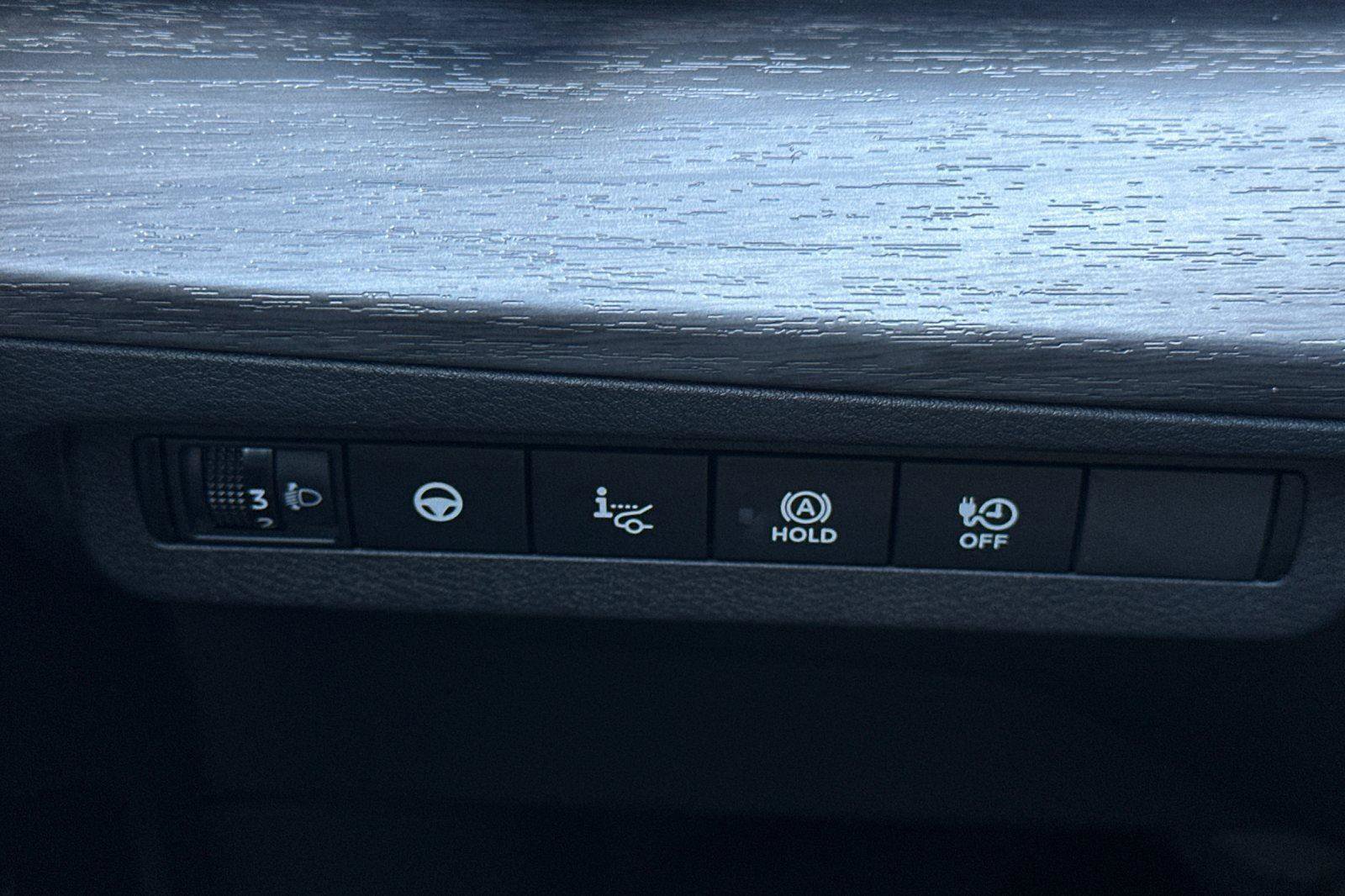 Used 2023 Nissan Ariya AWD image 31