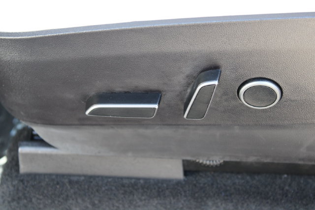 Used 2023 Tesla Model Y Performance AWD/4WD image 29