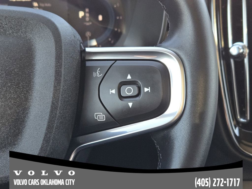 Certified 2025 Volvo XC40 B5 Plus image 28