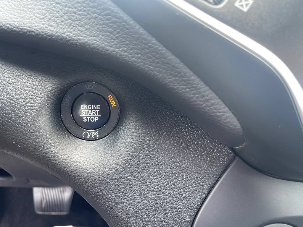 Used 2019 Jeep Cherokee Trailhawk AWD/4WD image 23