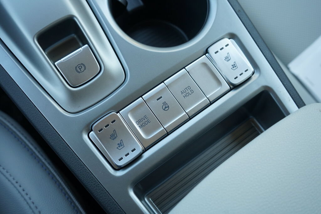 Certified 2023 Hyundai Kona Limited FWD image 22