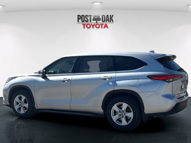 Used 2020 Toyota Highlander LE image 5